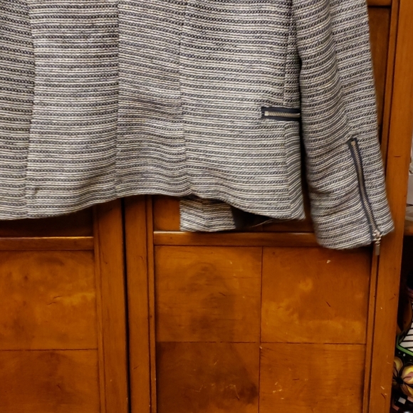 H & M Gray and Silver Cardigan  Size 8 - Picture 7 of 8